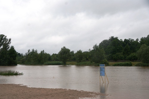 W Legnicy trwa pogotowie przeciwpowodziowe.  Prezydent zwołał posiedzenie Sztabu Zespołu Zarządzania Kryzysowego